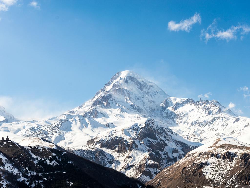 Rooms Hotel Kazbegi Exterior photo Mount Elbrus