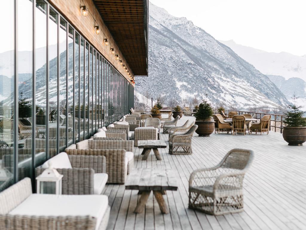 Rooms Hotel Kazbegi Exterior photo The Terrace at the Hotel