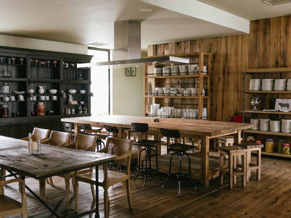 Rooms Hotel Kazbegi Exterior photo The kitchen at the restaurant