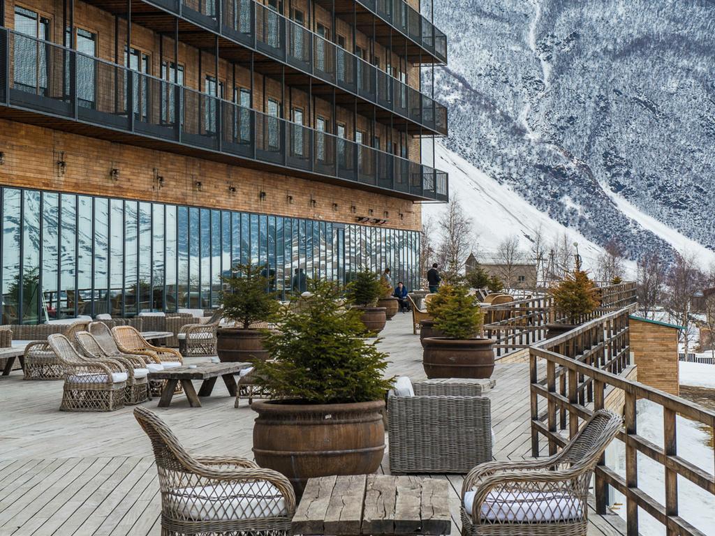 Rooms Hotel Kazbegi Exterior photo Terrace of the hotel