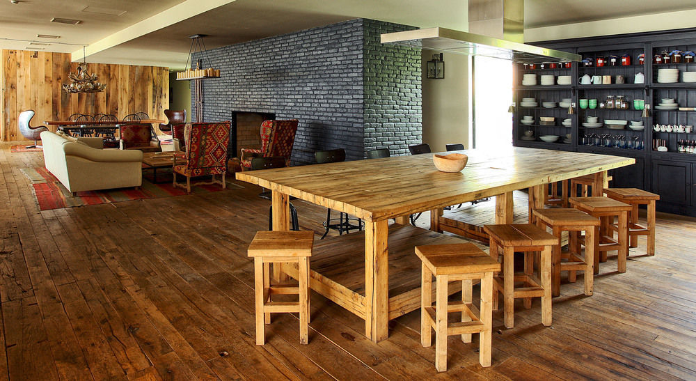 Rooms Hotel Kazbegi Exterior photo The kitchen at The River Café